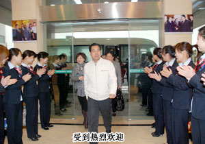 人民大学（EMBA）华商学院领袖博学班走进mk网
